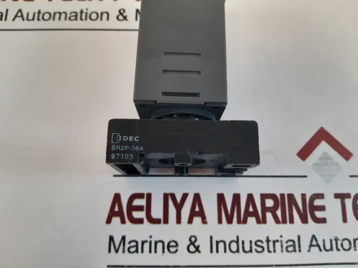 Idec Gt3F-2Af20 Electronic Timer With Base Gt3F