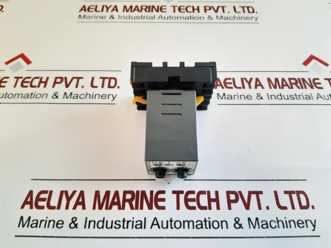 Idec Gt3W-a11Af20N Electronic Timer With Socket Base