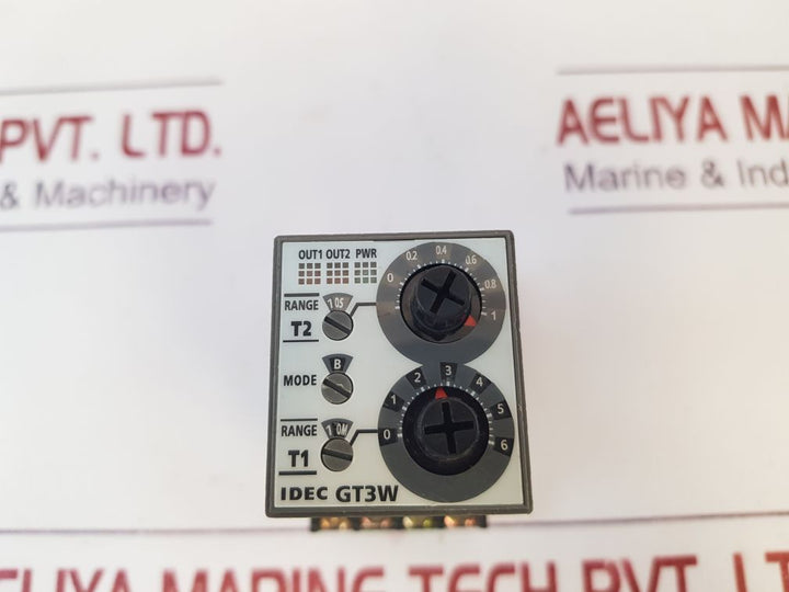 Idec Gt3W-a11Af20N Electronic Timer With Socket Base