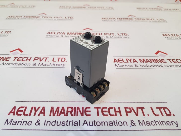 Idec Gt3W-a11Af20N Electronic Timer With Socket Base