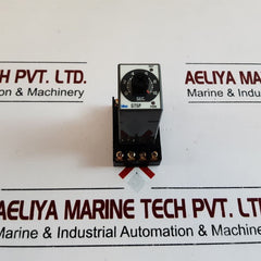 Idec Gt5P-n Electronic Timer With Sr2P-06A Base