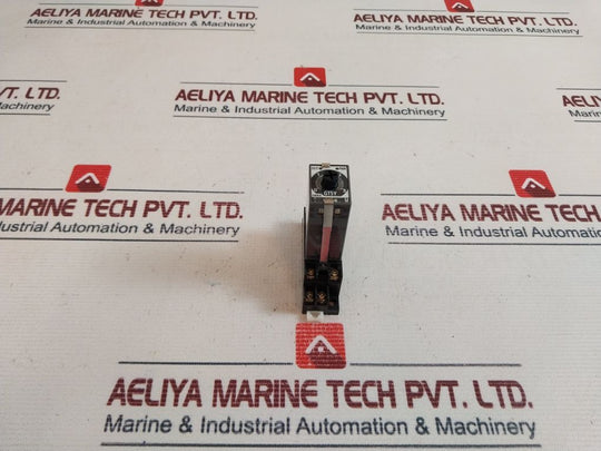 Idec Gt5Y-2Sn Electronic Timer With Socket
