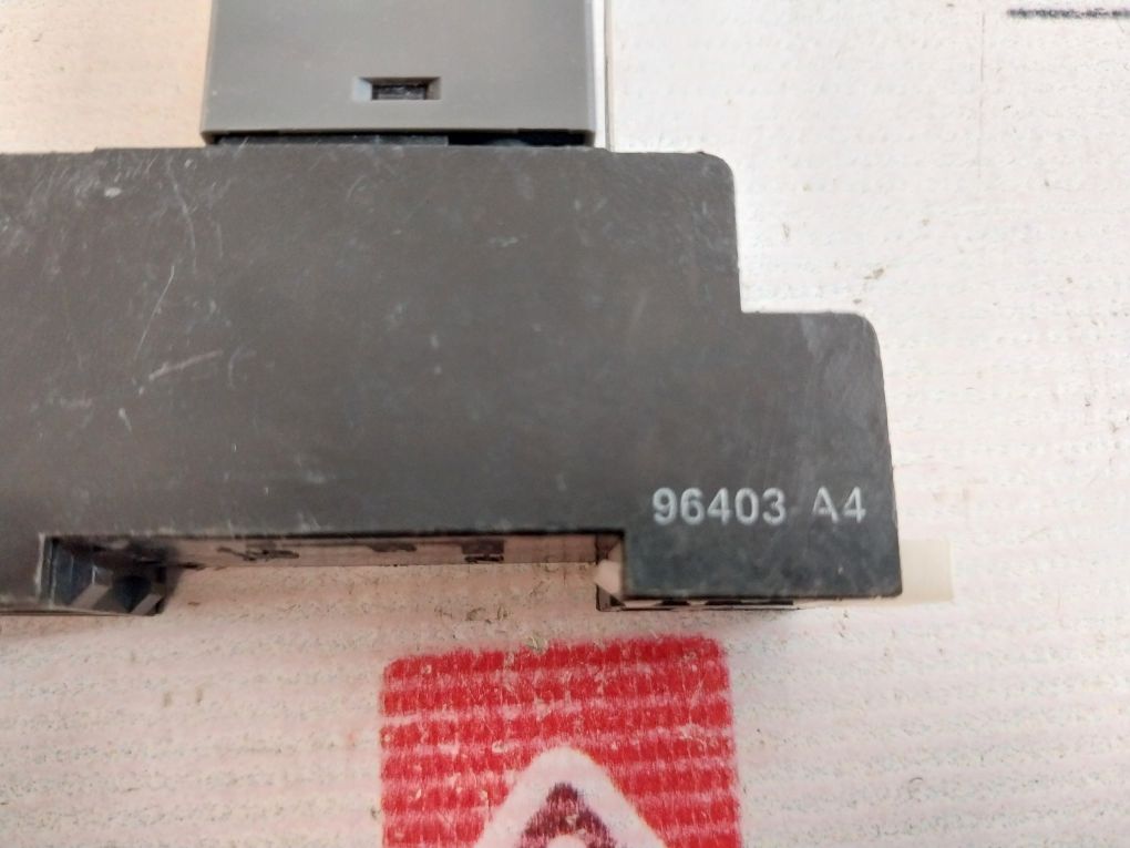 Idec Gt5Y-2Sn Electronic Timer With Socket