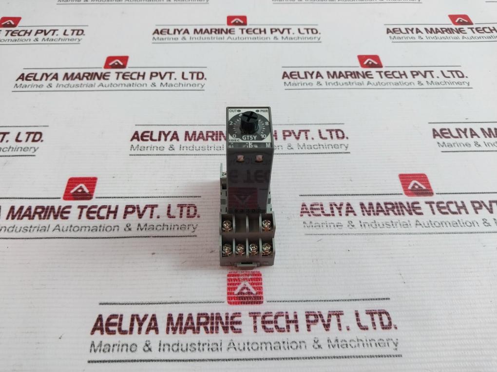 Idec Gt5Y-4Sn Electronic Timer With Base 24 Vdc