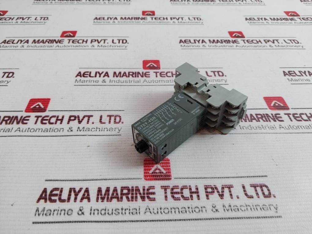 Idec Gt5Y-4Sn Electronic Timer With Base 24 Vdc