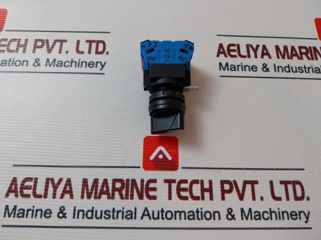 Idec Hw-cb11 Selector Switch Hw1S-21T11 600V