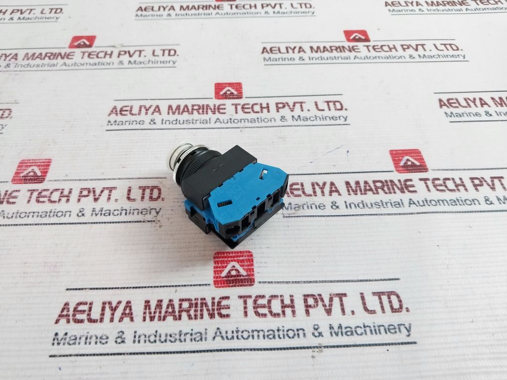 Idec Hw-u10 Push Button With Contact Block 10A 600V