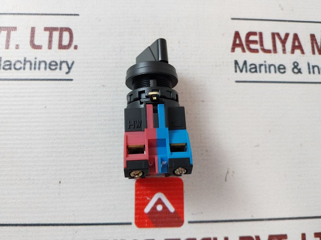 Idec Hw1S-2T11 Selector Switch 600V