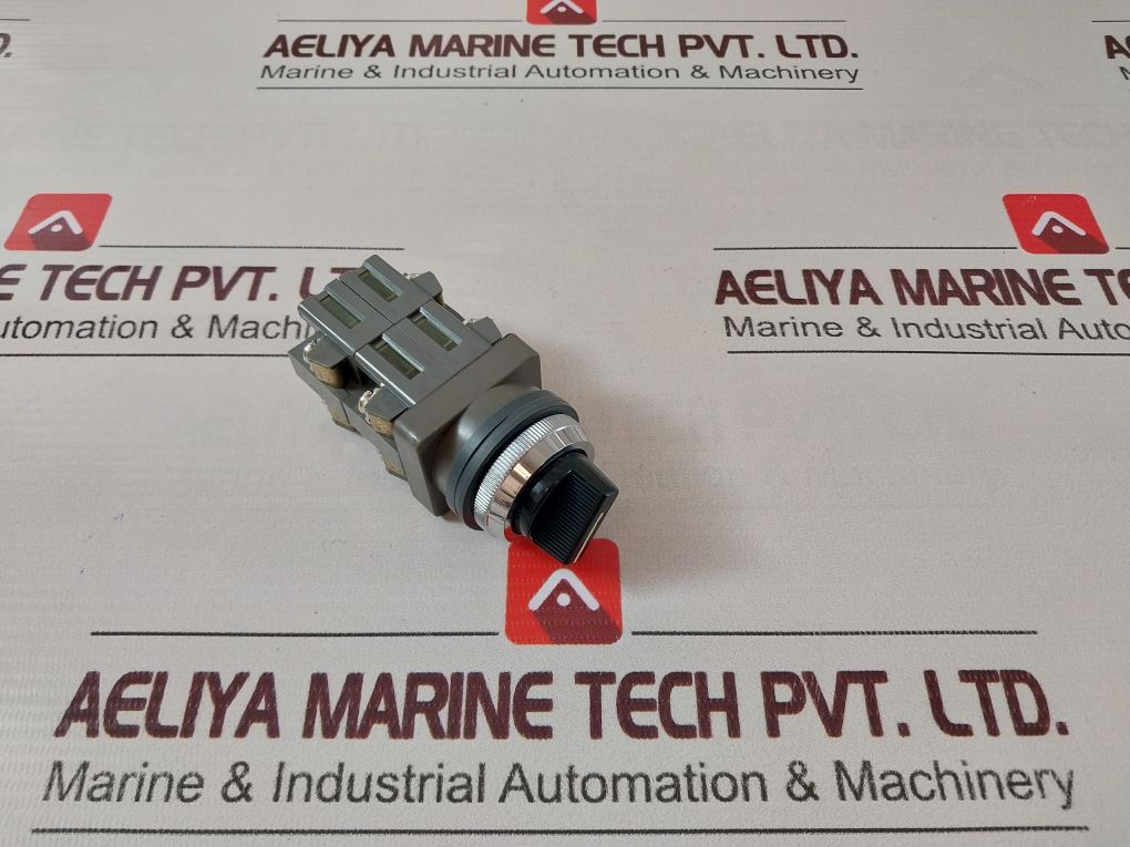 Idec Izumi Asn 41-10569 Selector Switch