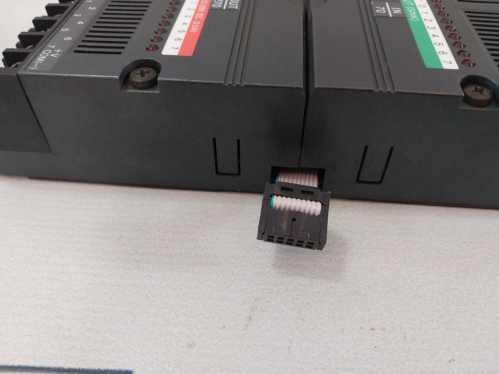 Idec Izumi Fa-1J Transistor Output Unit 16-dc Input Unit