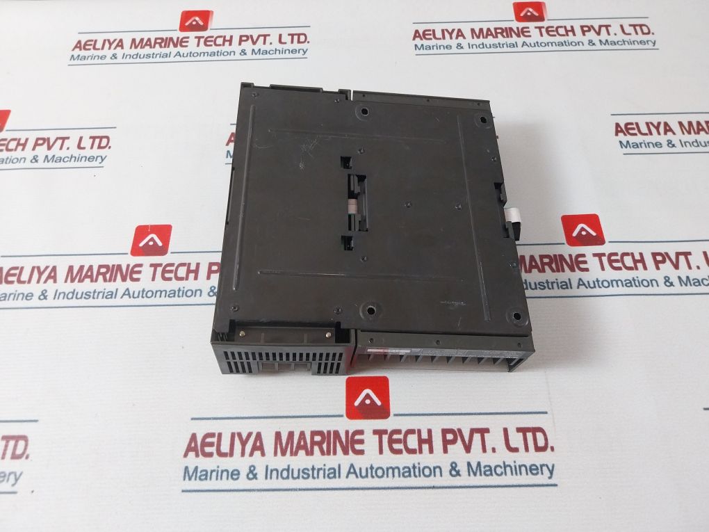 Idec Izumi Pf2J-cpu1Dceu 16-transistor Output Unit 24 Vdc 25W