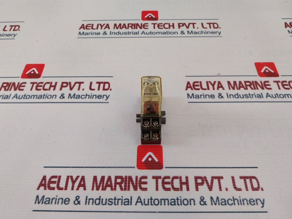 Idec Izumi Rh2B-u Relay With Socket Sh2B-02