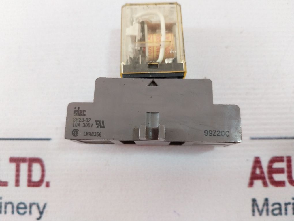 Idec Izumi Rh2B-u Relay With Socket Sh2B-02