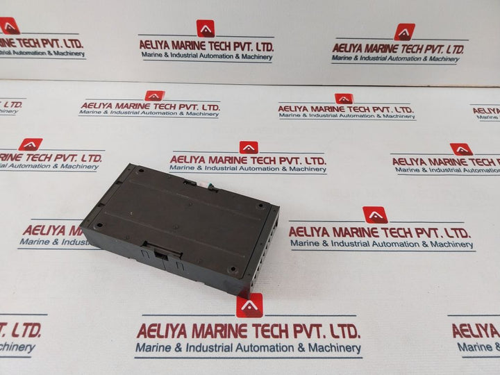 Idec Izumi Pfj-t081U Dc Relay Input/Output Unit Pfj-n162U