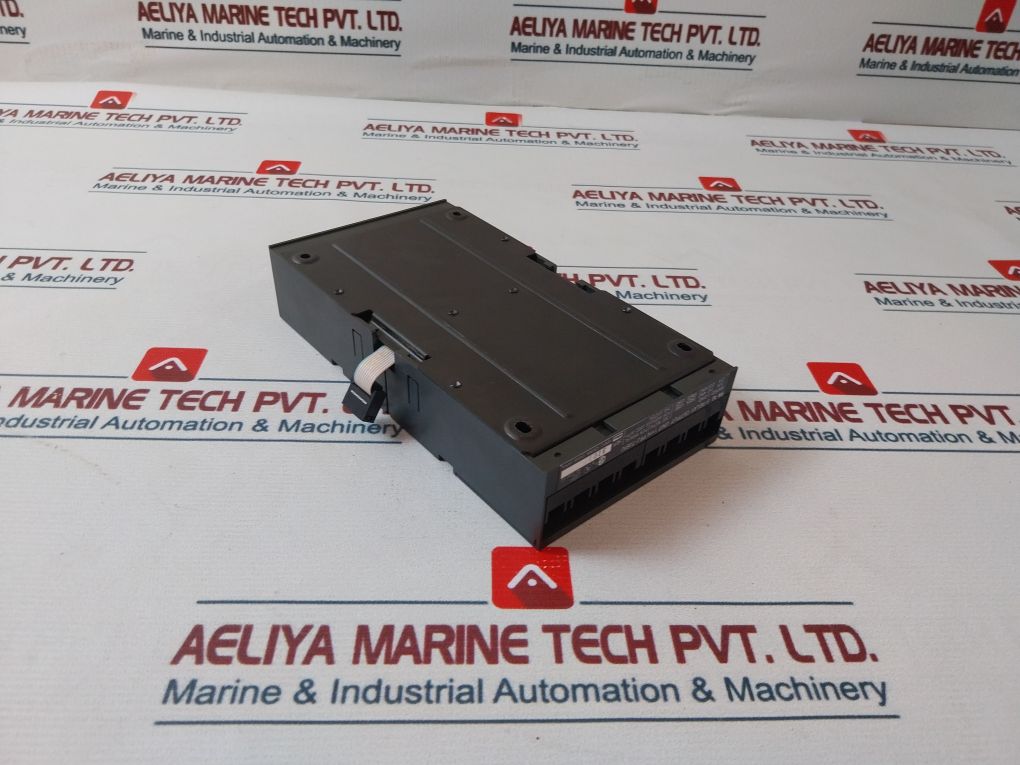 Idec Pfj-t081U 8-relay Output Unit 5A 220 Vac