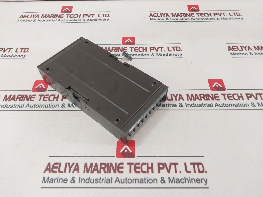 Idec Pfj-t162Cu Plc Relay Input Output Unit 12-28Vdc