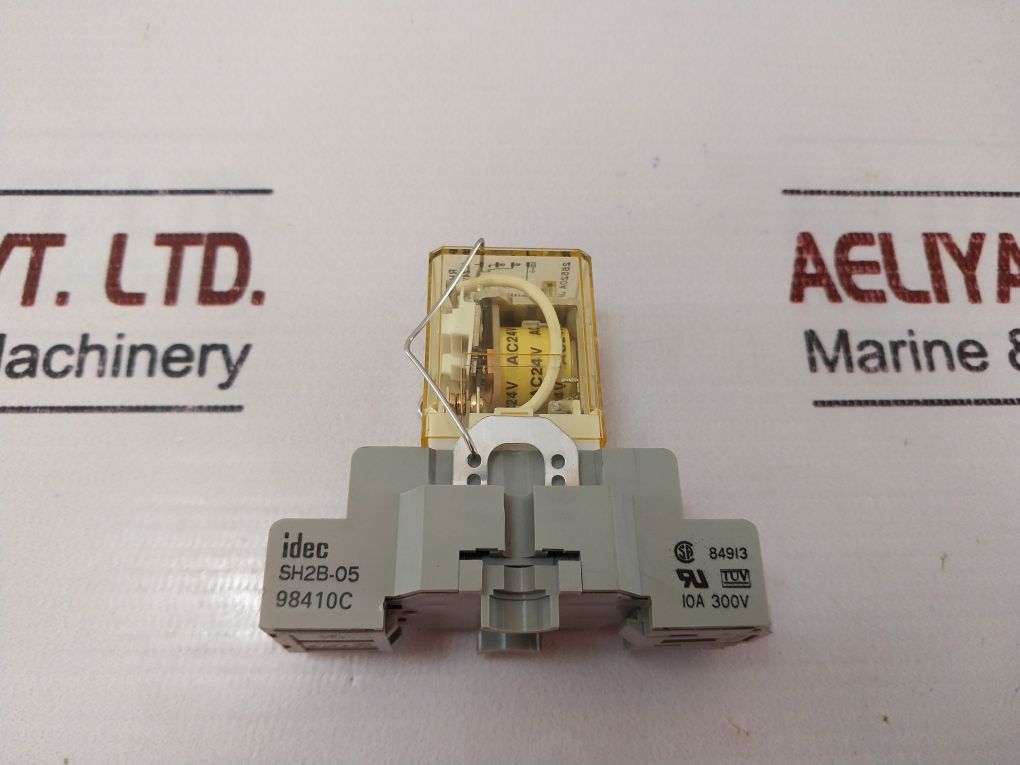 Idec Rh2B-u Power Relay Ac 24V