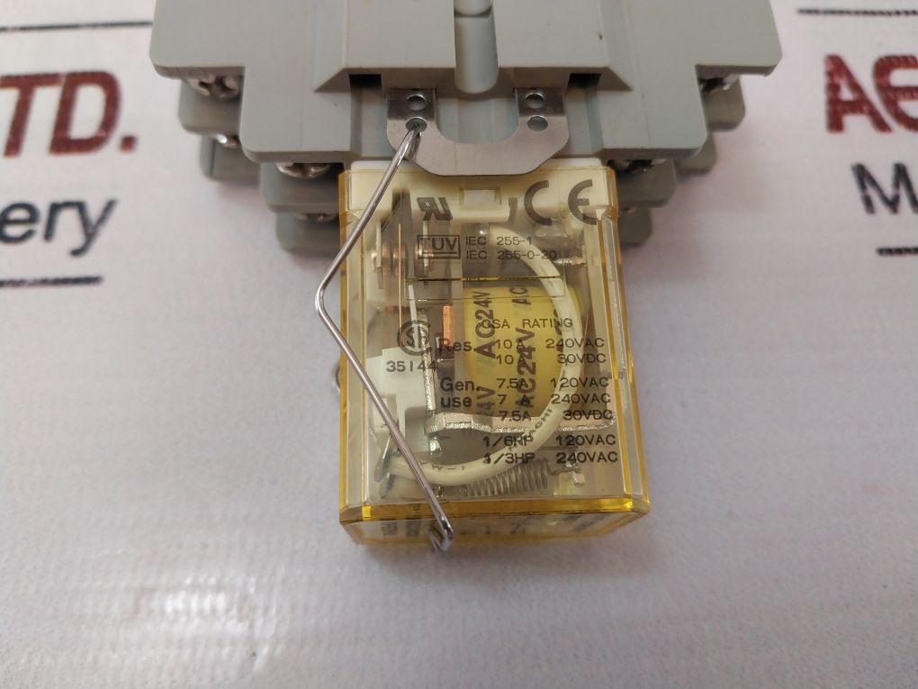 Idec Rh2B-u Power Relay Ac 24V
