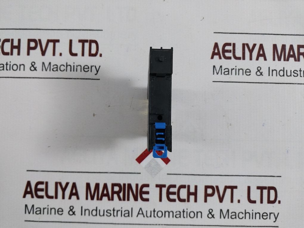Idec Rj2S-cl-d24 Relay With Sj2S-07L Socket