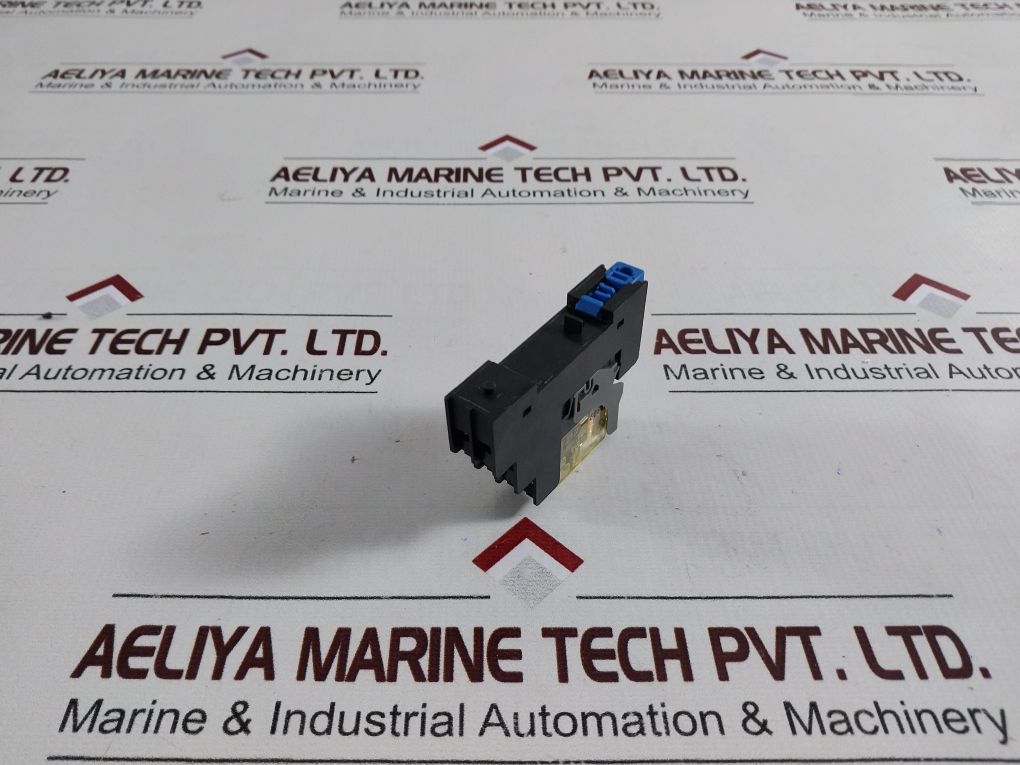 Idec Rj2S-cl-d24 Relay With Sj2S-07L Socket