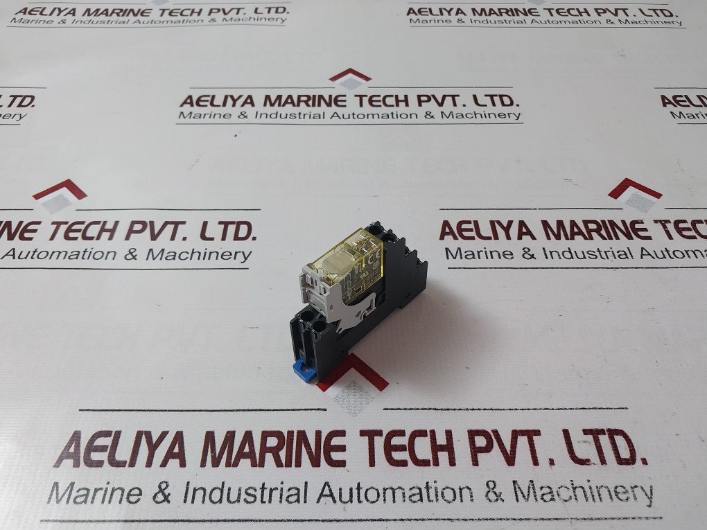 Idec Rj2S-cl-d24 Relay With Sj2S-07Lw Socket