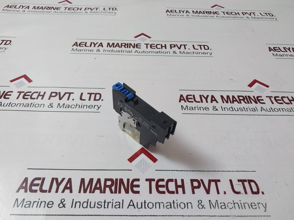 Idec Rj2S-cl-d24 Relay With Sj2S-07Lw Socket