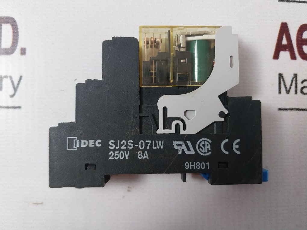 Idec Rj2S-cl-d24 Relay With Sj2S-07Lw Socket