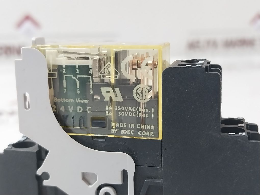 Idec Rj2S-cl-d24 Relay With Sj2S-07Lw Socket