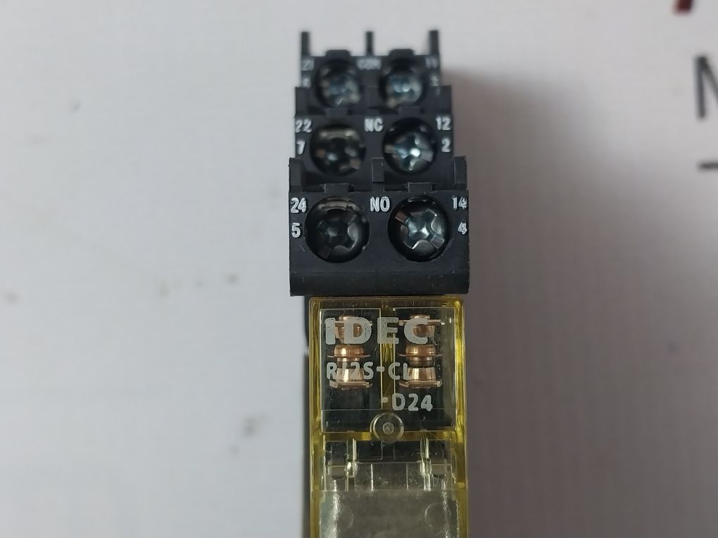 Idec Rj2S-cl-d24 Relay With Sj2S-07Lw Socket