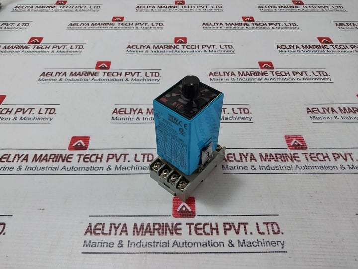 Idec Rte-p11 Electronic Timer With Base 0-10 Sec 120Vac