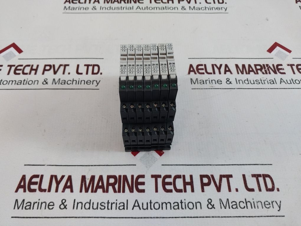 Lot Of 7X Idec Rv8H-l-ad220 Relay