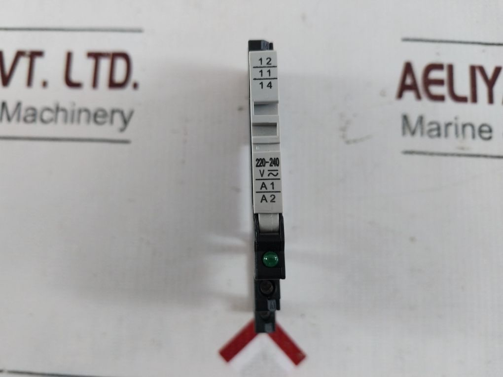 Lot Of 7X Idec Rv8H-l-ad220 Relay