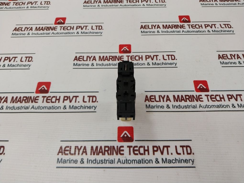 Idec Ry2S-ul Relay With Base 15A 120Vac