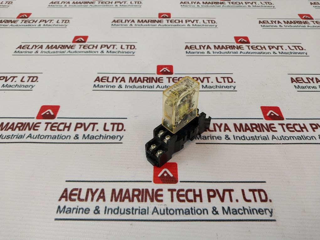 Idec Ry2S-ul Relay With Base 15A 120Vac