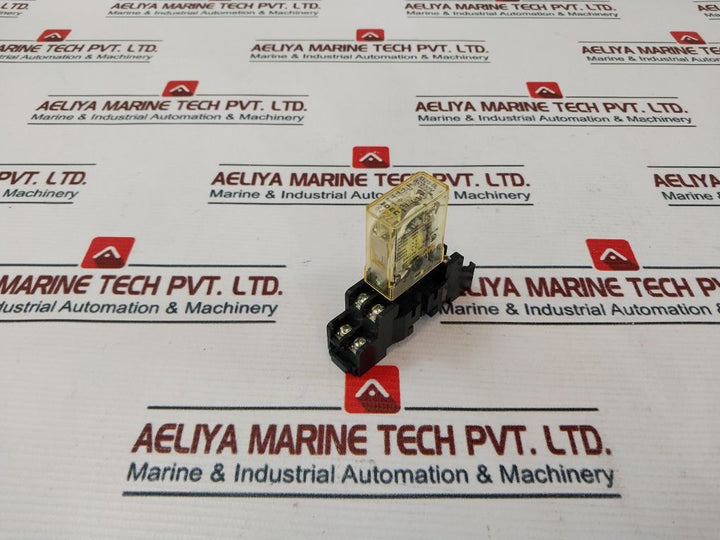 Idec Ry2S-ul Relay With Base 15A 120Vac
