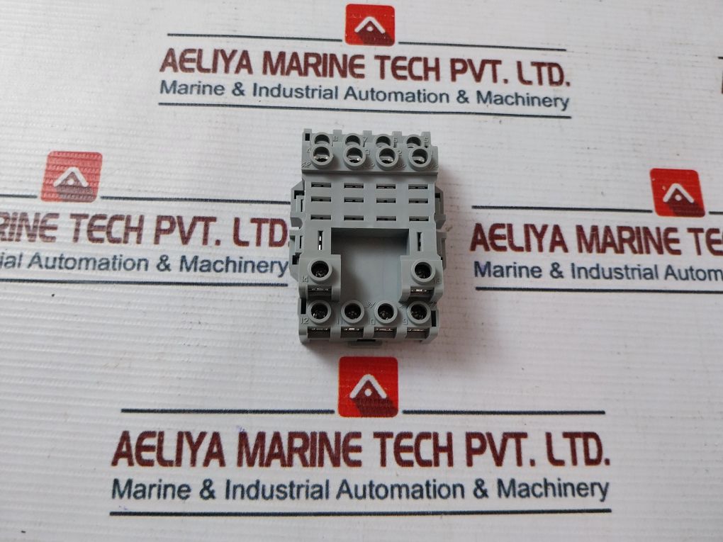 Idec Sh4B-05C Relay Socket