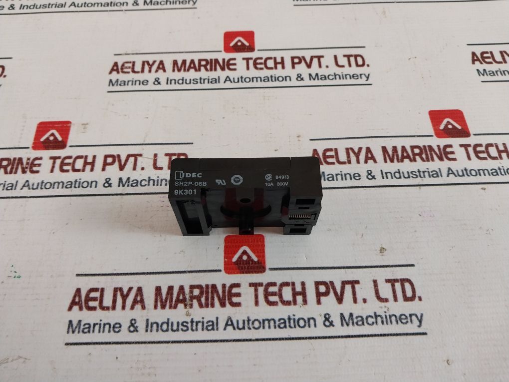 Idec Sr2P-06B Relay Socket
