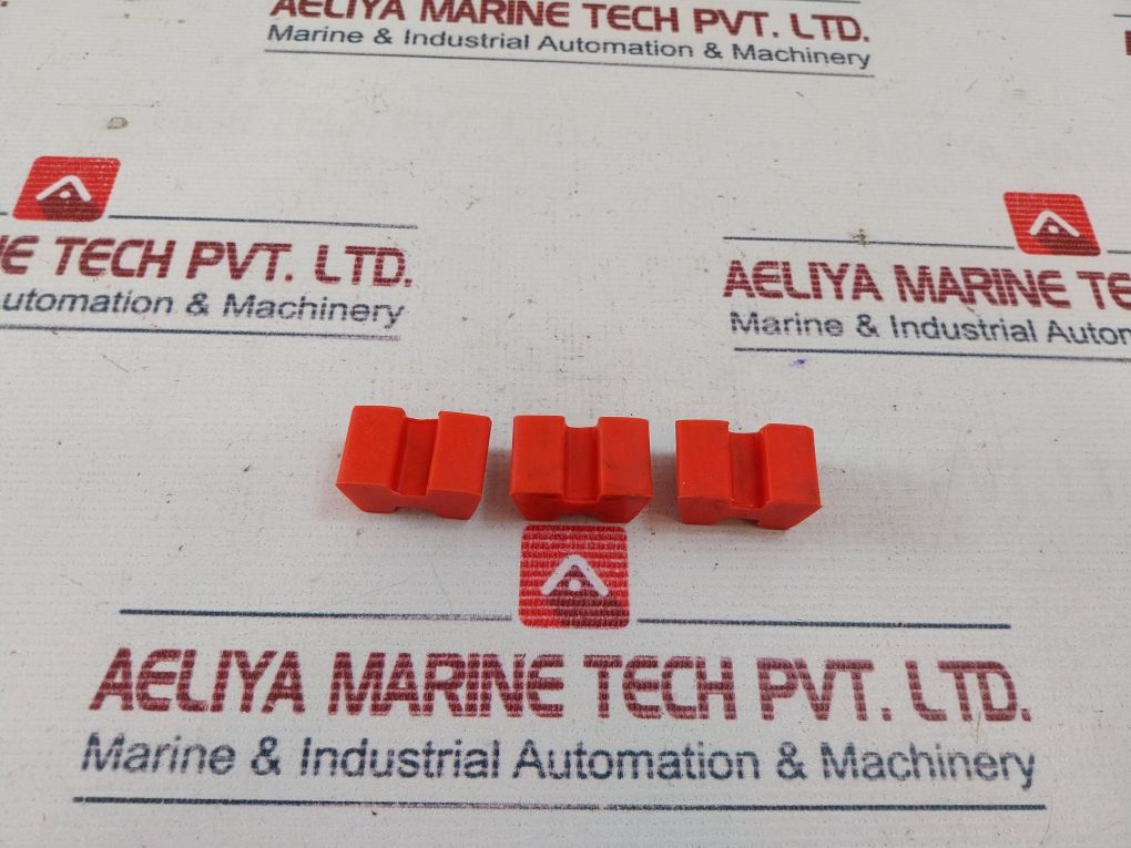 Lot Of 8X Iron 867 Coupling Element 17