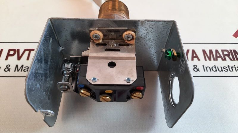 Johnson controls f61kb-11c flow control switch