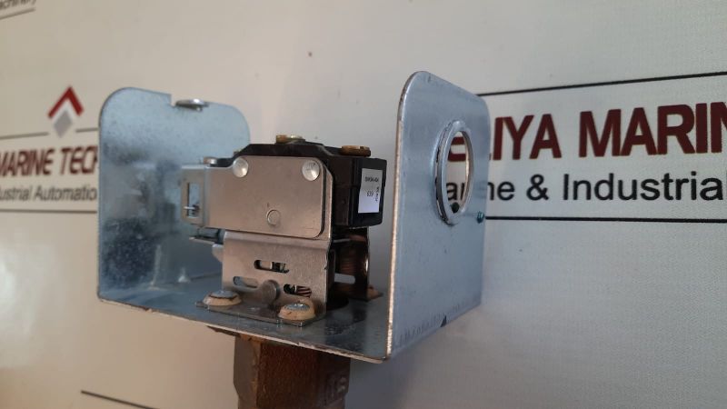 Johnson controls f61kb-11c flow control switch