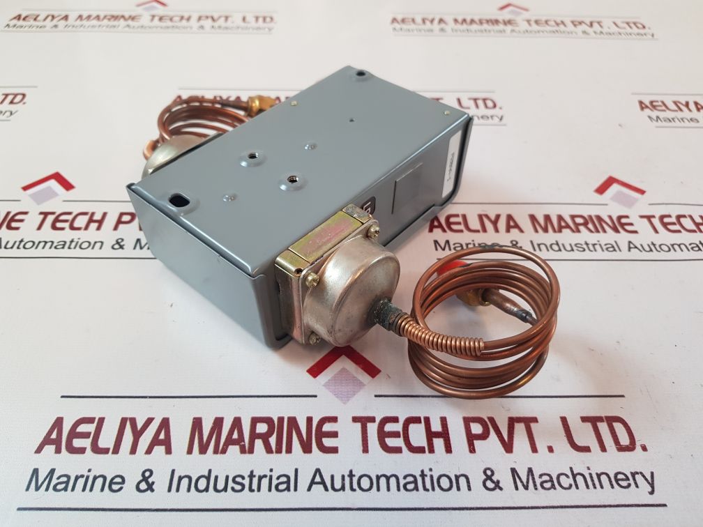 Johnson Controls P28Aa-1C Oil Failure Cutout 120/240 Vac