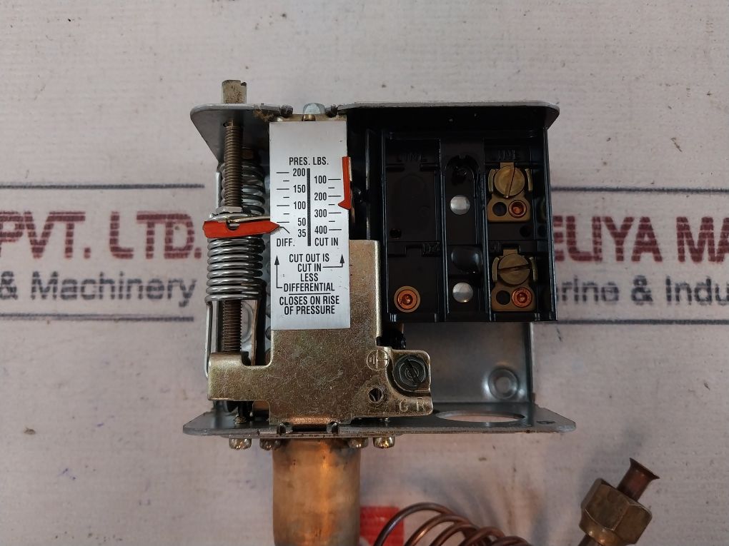 Johnson Controls P70Aa-118 Pressure Fan Cycling Control