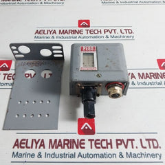 Johnson Controls P70Ca-5 Pressure Switch