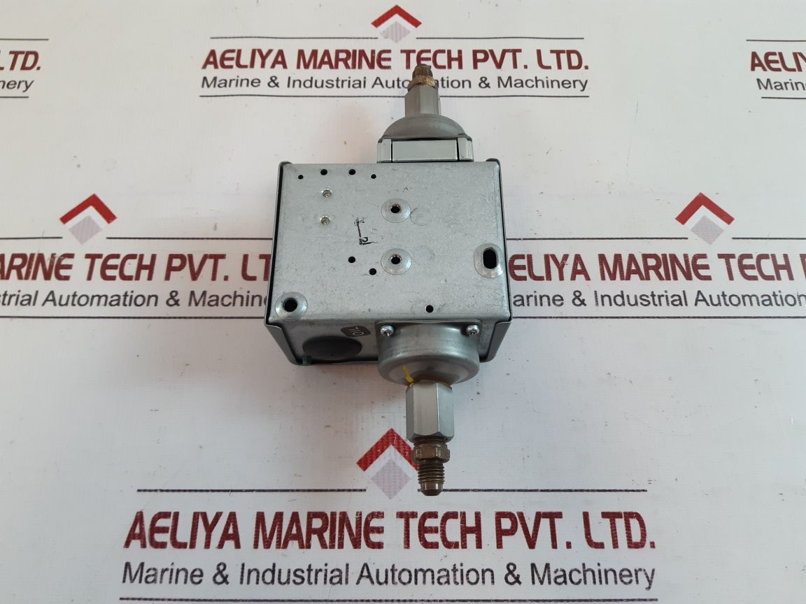 Johnson Controls P74Ea-9701 Pressure Control 1-4 Bar