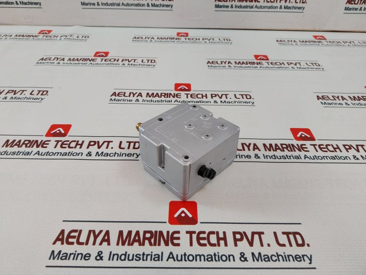 Johnson Controls P77Aaa-9300 Pressure Switch