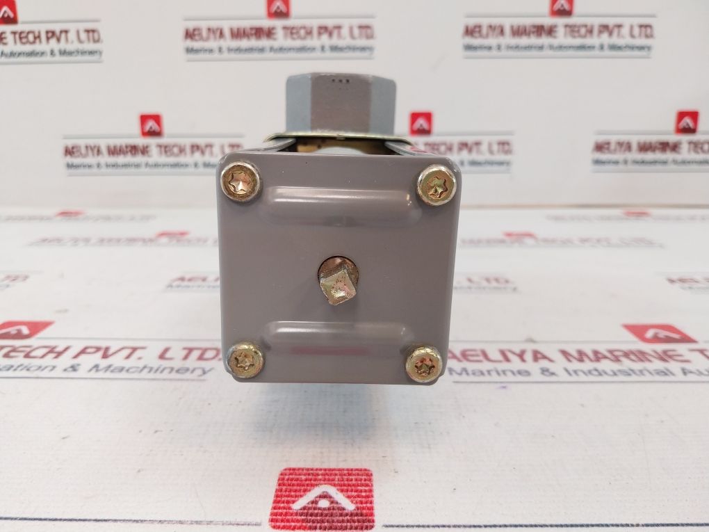 Johnson Controls V47Ad-2 Temperature Actuated Water Valve 115 To 180F