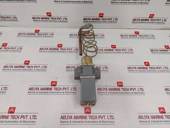 Johnson Controls V47Ad-2 Temperature Actuated Water Valve 115 To 180F