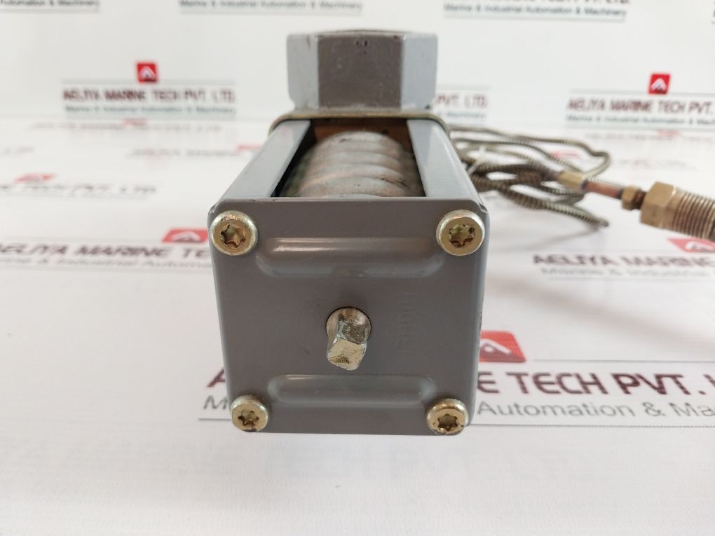 Johnson Controls V47Ae-1 Temperature Actuated Modulating Water Valve