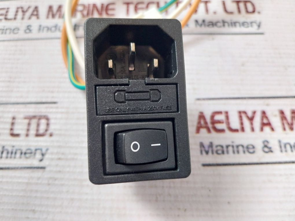 Jr-101-1Frs Socket And Switch 10A 250Vac