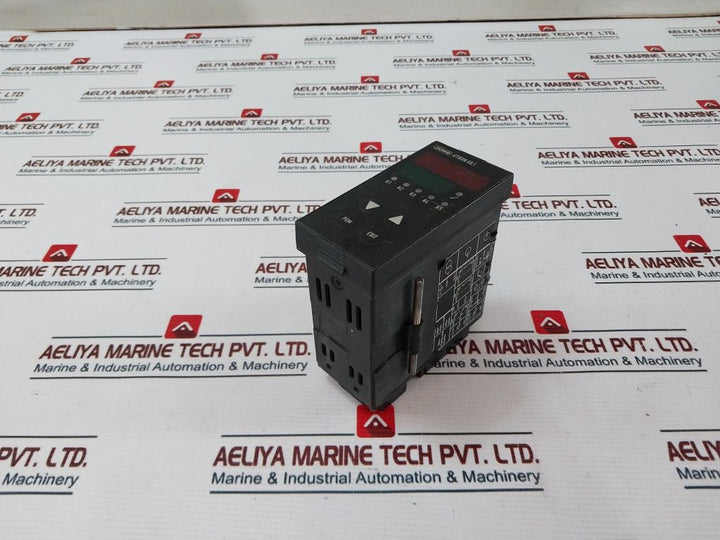 Jumo 703031/40-044-101-00-101 Microprocessor Controller 93-263V